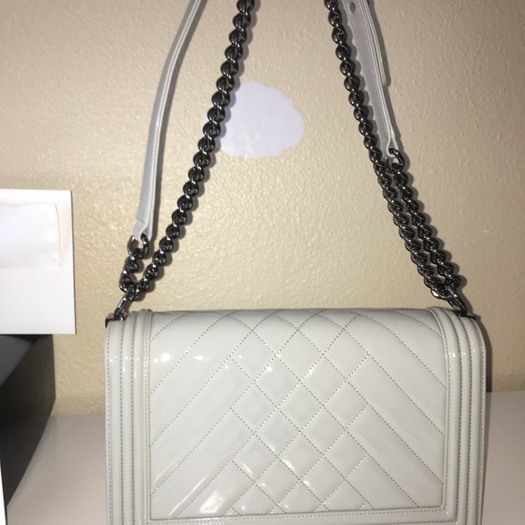 100% authentic!! Chanel chevron grey patent - Picture 5 of 10